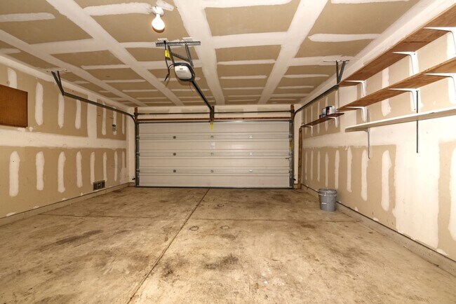 Building Photo - BEAUTIFUL SINGLE STORY HOME  |  CLOSE TO HWY 90 & 1604 | SHOPPING & RESTAURANTS