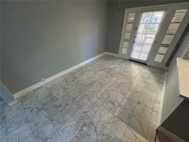 Building Photo - 596 Tam O Shanter