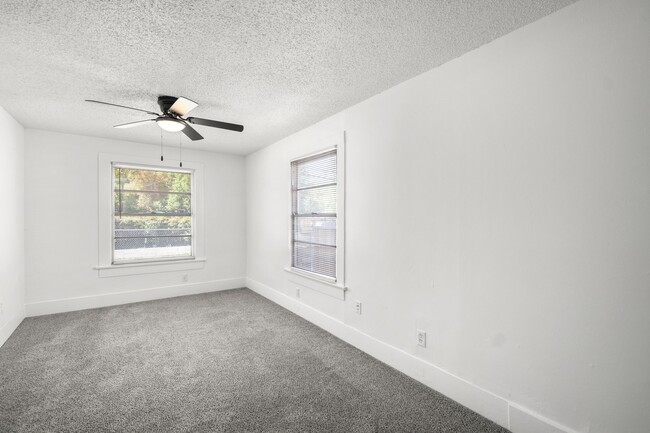 Building Photo - 904 Mansfield St