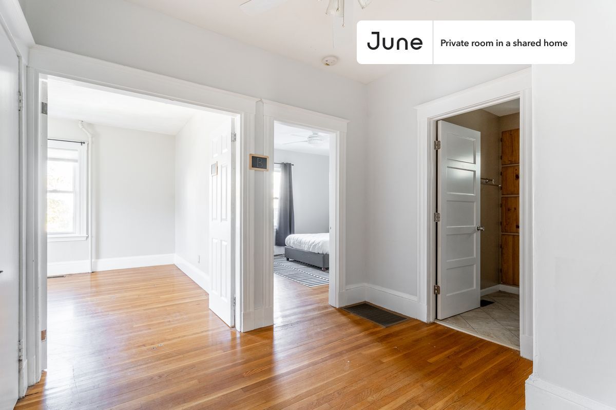 Building Photo - Room in Shared 3 bed/1 bath home