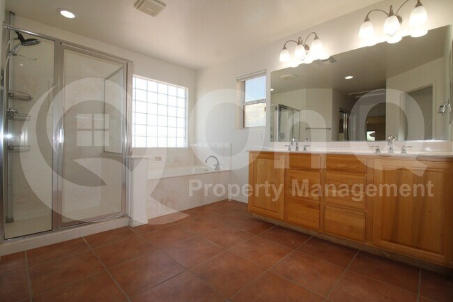 Building Photo - 779 W Calle La Bolita