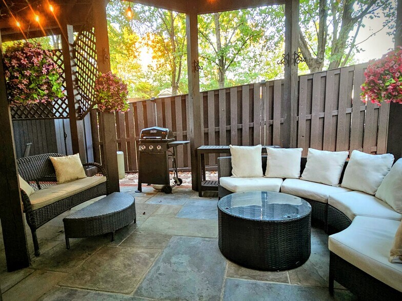 Building Photo - 20926 Cheyenne Terrace