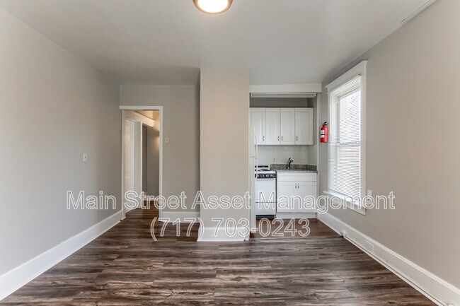 Building Photo - 2108 Walnut St