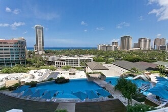 Building Photo - Rarely Available 1 Bed 2 Bath Long-Term in...