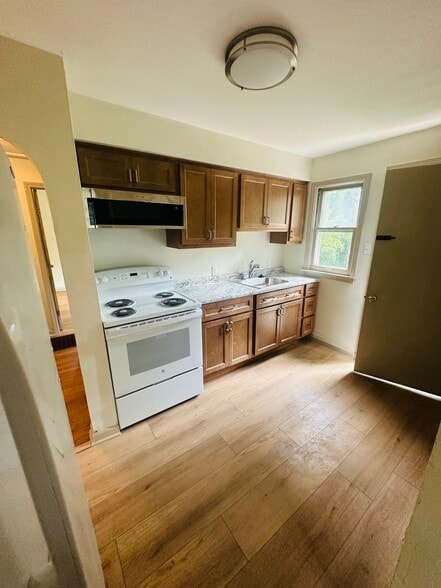 Building Photo - 7806 Underhill Dr