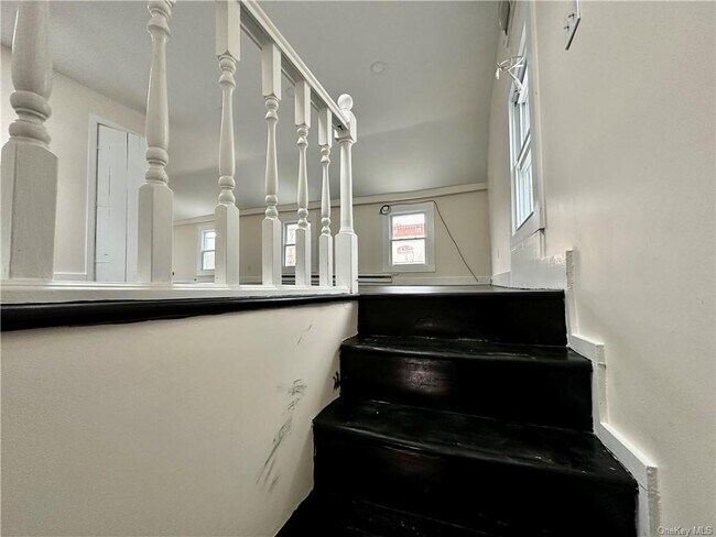 Building Photo - 143 Main St