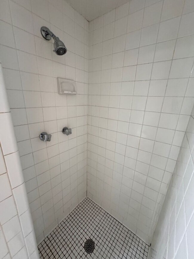 Building Photo - 1503 Avondale Dr