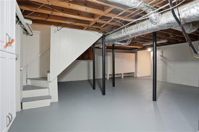 Building Photo - 2467 Elmwood Cir SE
