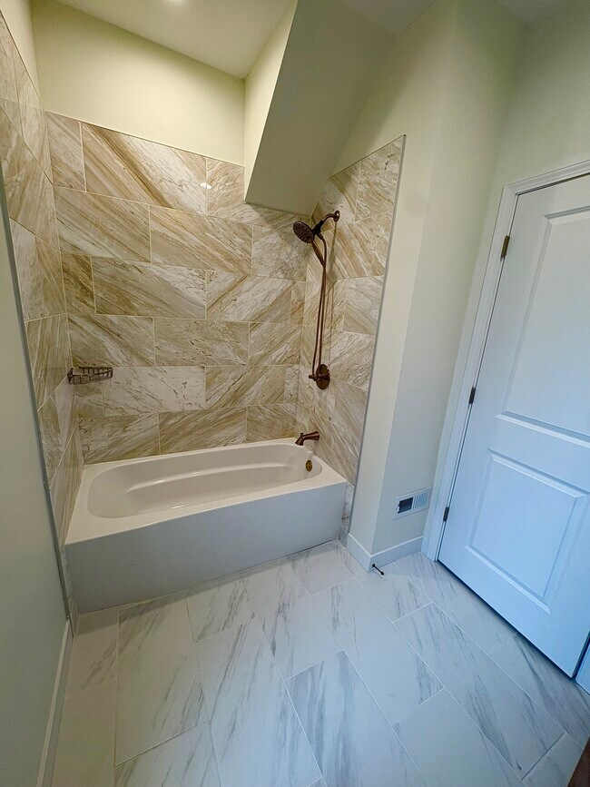 Building Photo - 412 St Clair Ave