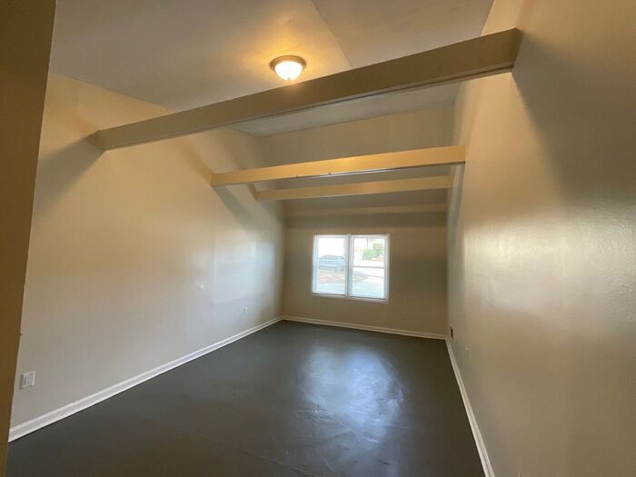 Building Photo - 3011 Horse Shoe Dr