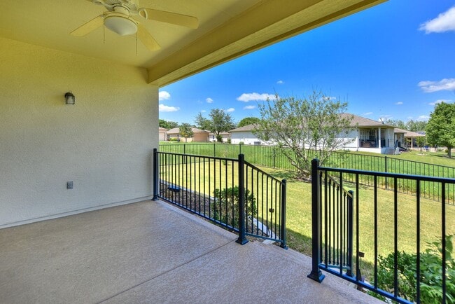 Building Photo - 305 Barrington Farm Ct