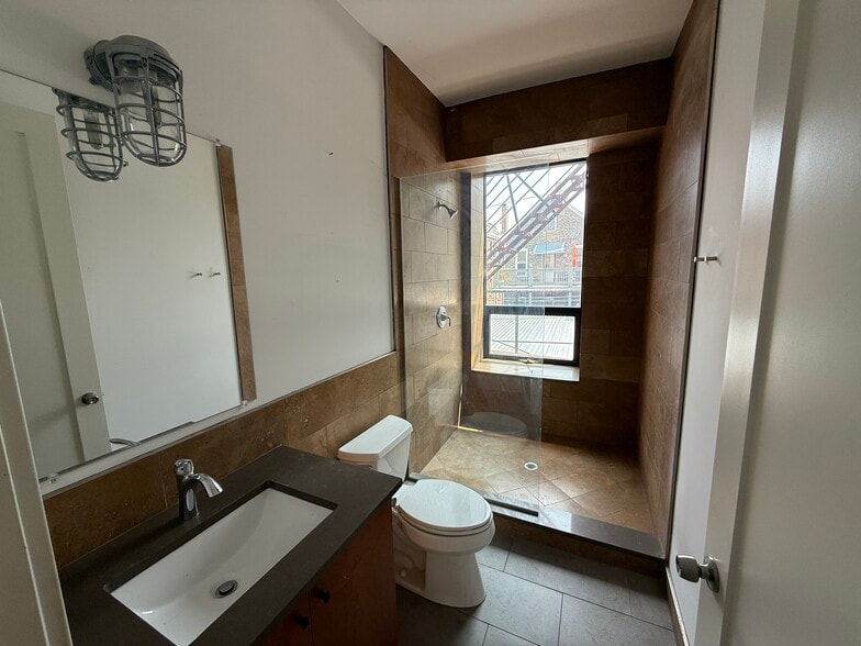 Building Photo - 1514 W 18th Pl