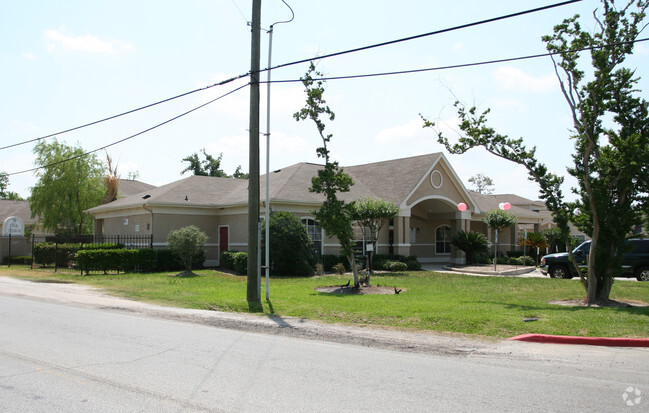 Primary Photo - Oak Arbor Townhomes