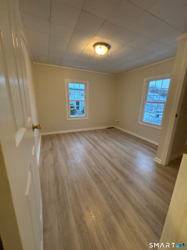 Building Photo - 456 N Main St