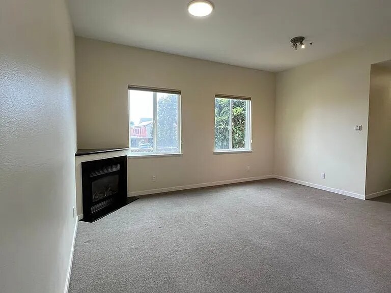 Building Photo - 251 High St