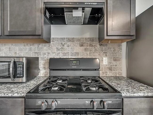 Building Photo - 10712 SW 23rd Pl