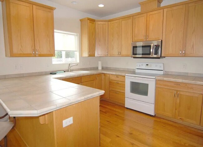 Building Photo - 3 Bedroom Home in North Albany!