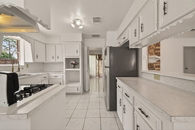 Building Photo - 9422 Kristin Dr