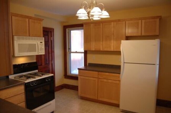 Building Photo - 1129 Williamson St