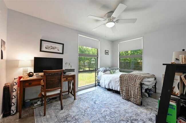 Building Photo - 1513 Corona Dr