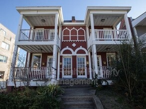 Building Photo - 1400 Bainbridge St