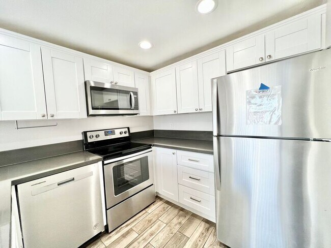 Building Photo - 4455 Vision Dr