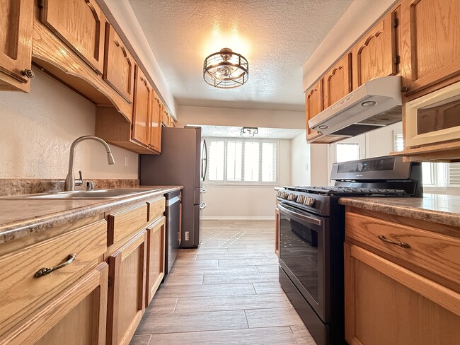 Building Photo - 9321 Sorbonne Dr