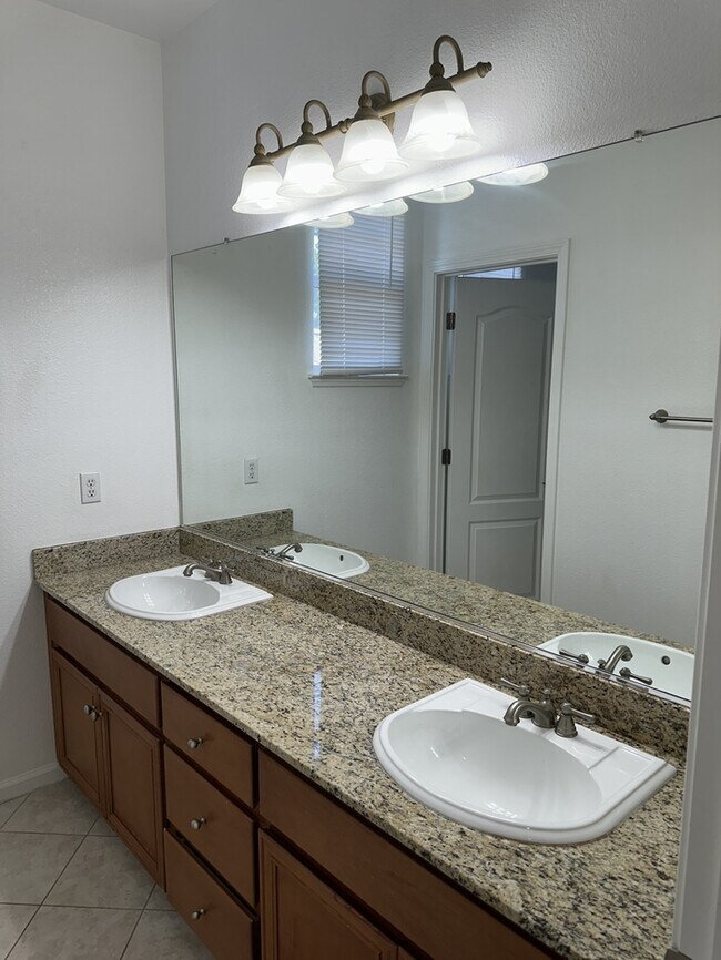 Building Photo - 91 W Recreo Ct