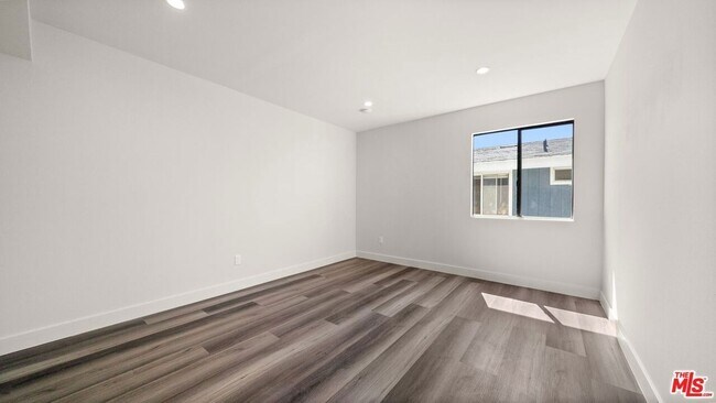 Building Photo - 7453 Haskell Ave