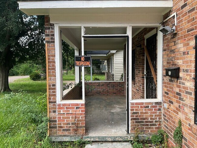 Building Photo - 2835 Comfort St