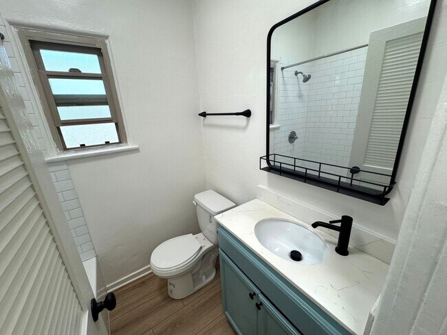 Building Photo - Remodeled Pierpont Beach Apartment