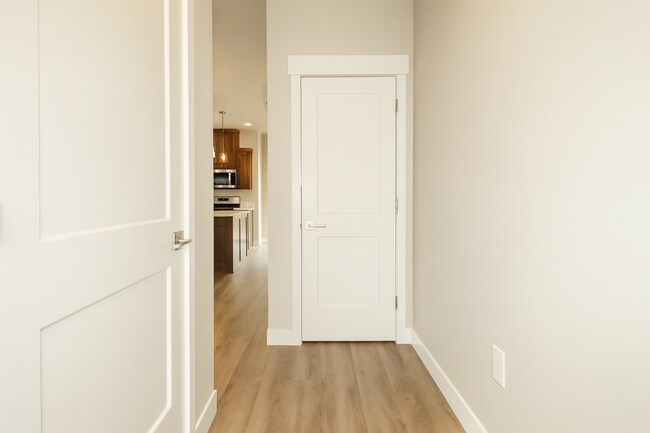 Building Photo - Adorable 2x2 with easy access to the river trails, and all utilities included!