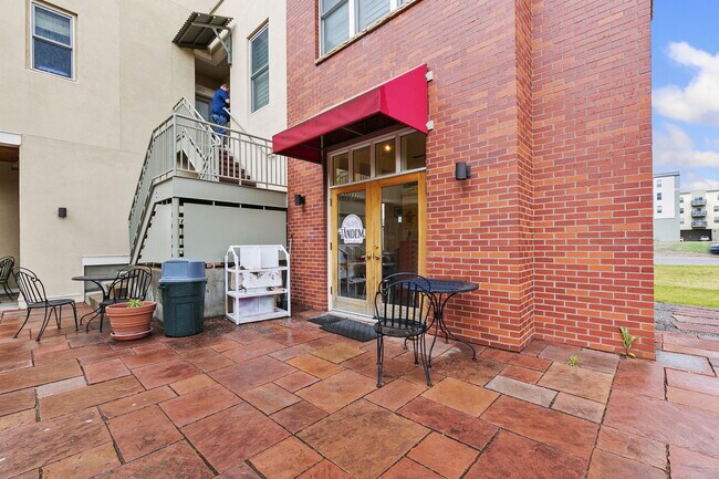Primary Photo - 401 Mason Ct