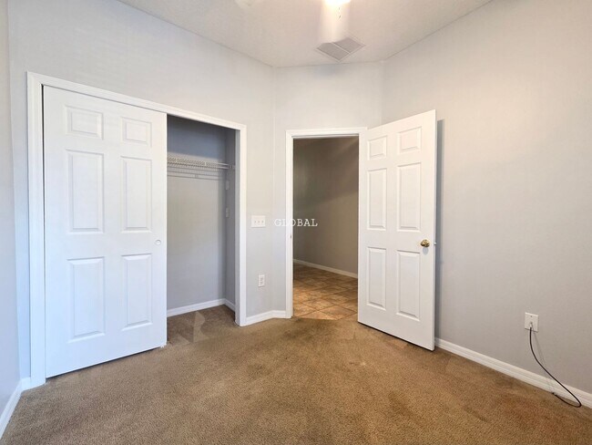 Building Photo - Three Bedroom unfurnished town house (Kiss...