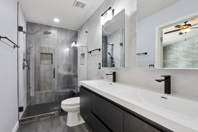 Building Photo - 3563 Views Trce