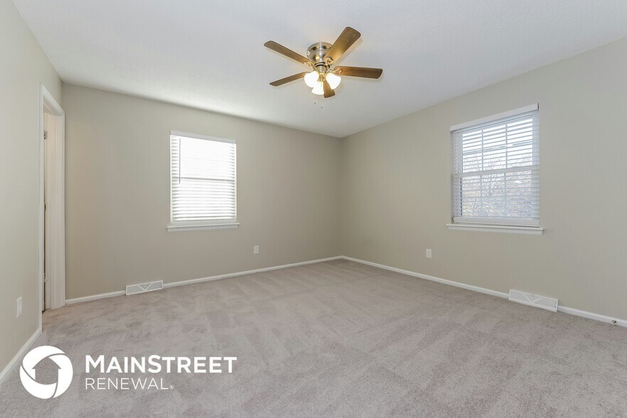 Building Photo - 4815 S Kendall Dr