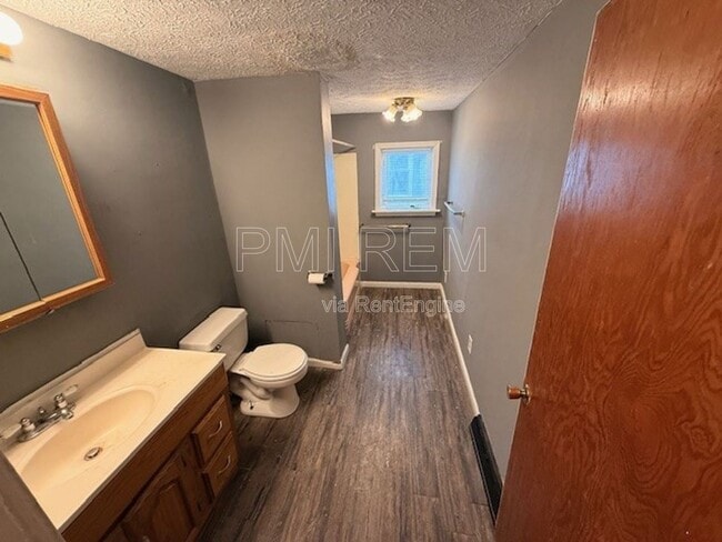 Building Photo - 221 W Way St