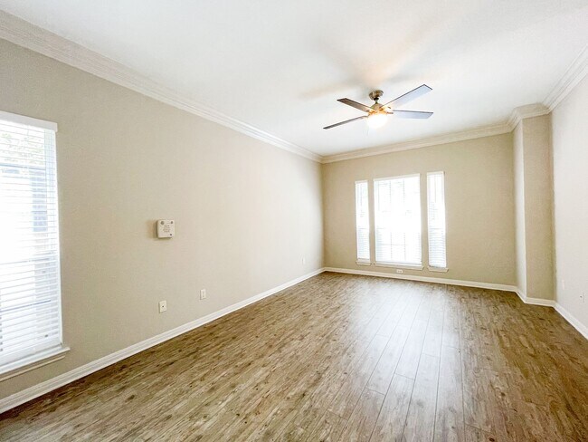 Building Photo - Beautiful 4 Bedroom 2.5 Bathroom Home in L...