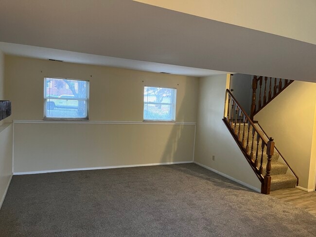 Building Photo - 30 Old Orchard Ln