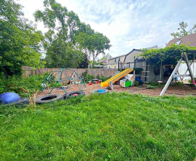 Building Photo - 304 Seafarer Dr