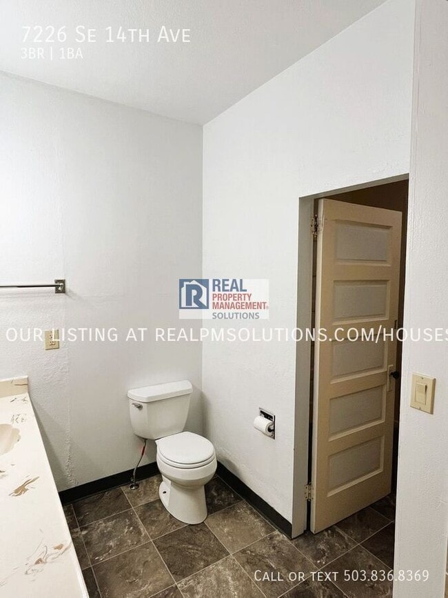 Building Photo - 7226 SE 14th Ave