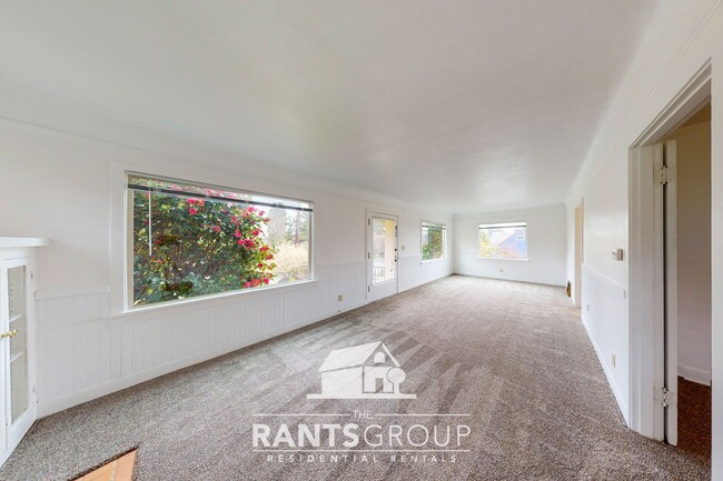 Building Photo - Charming & bright westside 2 bed, 1 bath o...