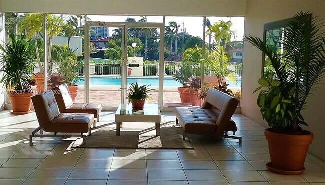 Building Photo - 401 Golden Isles Dr