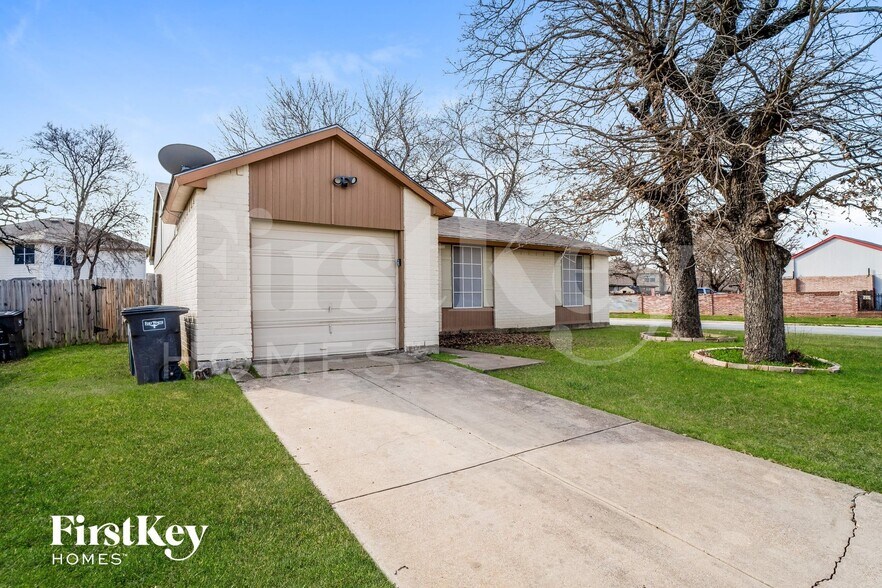 Building Photo - 7000 Wildbriar Ct E