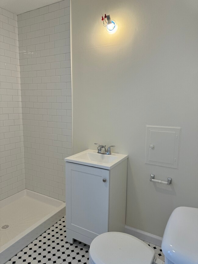 Building Photo - 220 Morton Rd