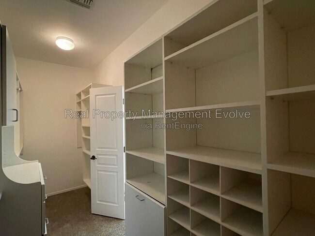 Building Photo - 3632 W Jacksonville Dr