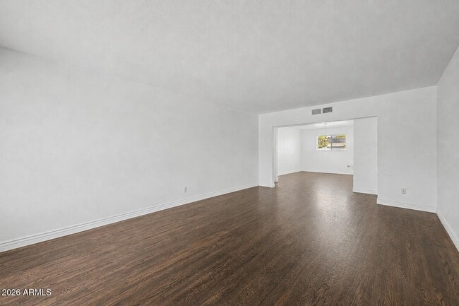 Building Photo - 106 E Geneva Dr