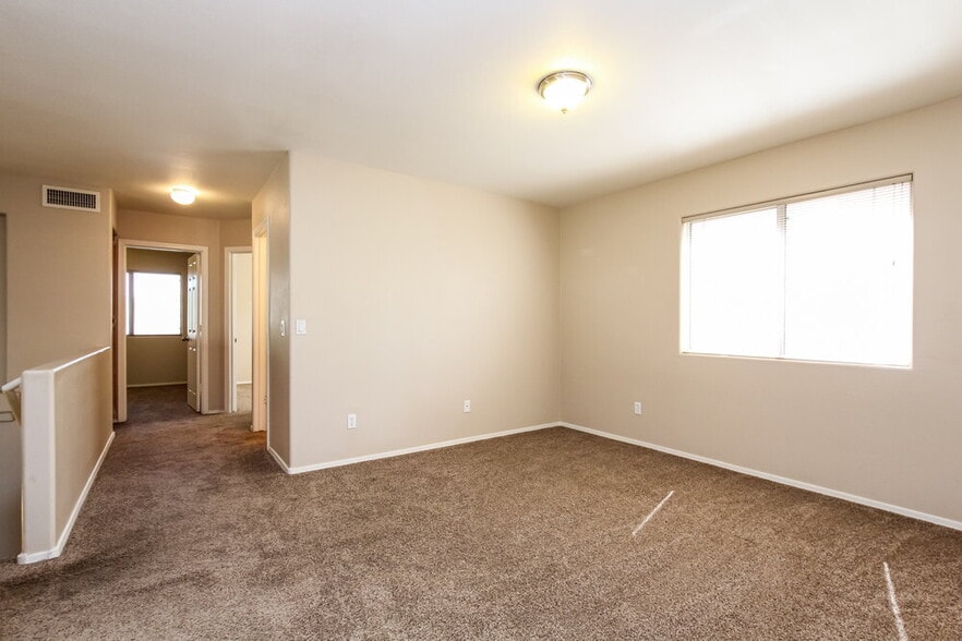 Building Photo - 1226 E Helena Dr
