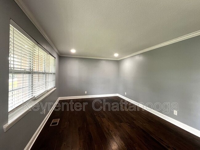 Building Photo - 5608 Elm St