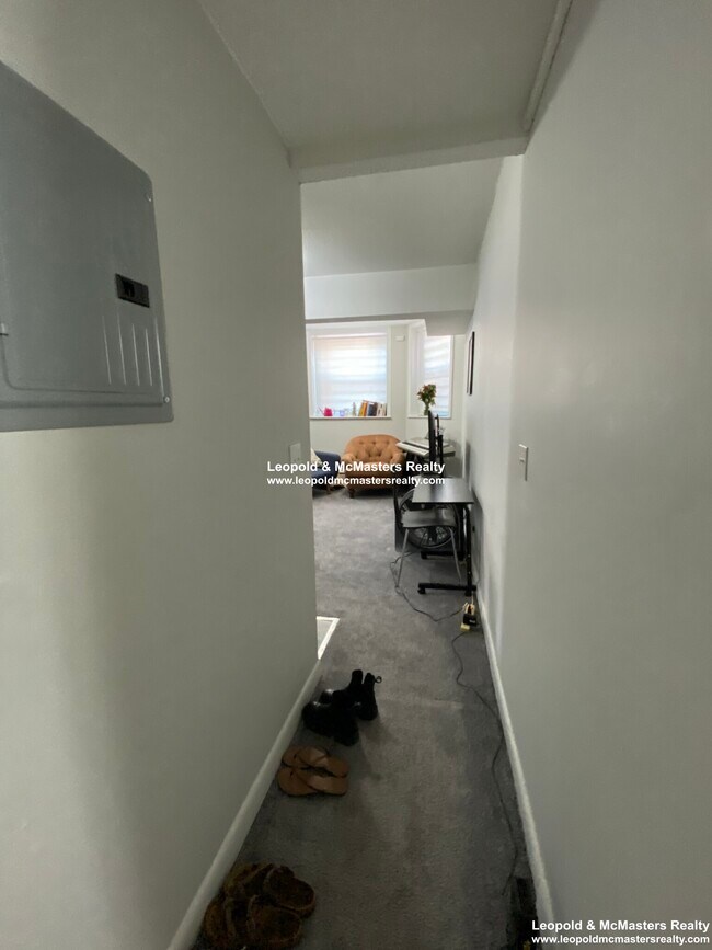 Building Photo - 181 Thorndike St